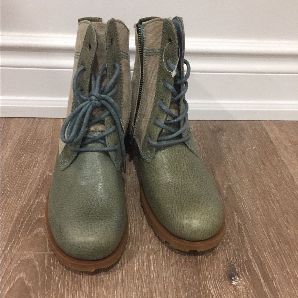 Green and brown Doc Martens leather shoes US 6 - Picture 3 of 6